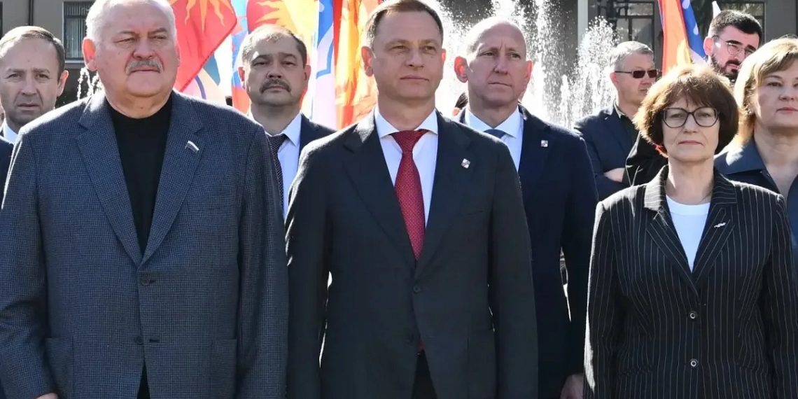 В День города в Сочи торжественно подняли флаг курорта на главной площади