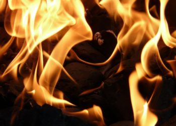 На нефтебазе в Красноармейском районе пожар из-за обломков БПЛА