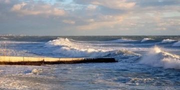 На море в Сочи ожидается трехбалльный шторм 27 июня