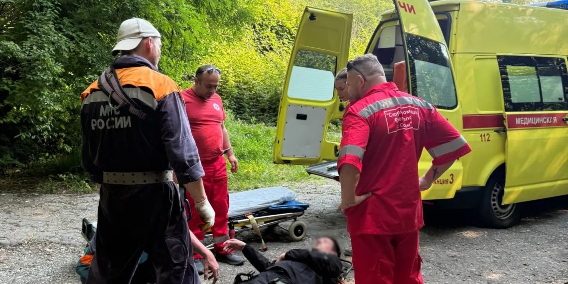 В Сочи спасли мужчину с травмами ноги и спины
