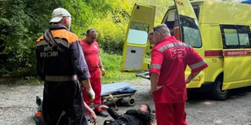 В Сочи спасли мужчину с травмами ноги и спины
