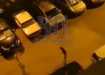 В Краснодаре неадекватные подростки повредили несколько авто