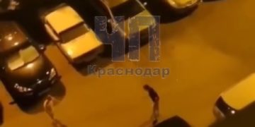 В Краснодаре неадекватные подростки повредили несколько авто