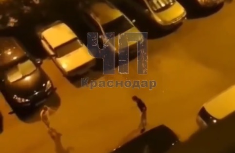 В Краснодаре неадекватные подростки повредили несколько авто