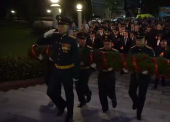 В Сочи возложили цветы к Вечному огню ранним утром 22 июня