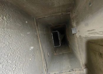Житель Санкт-Петербурга упал с третьего этажа в вентиляционную шахту в Сочи