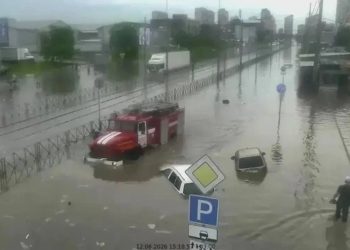 В Краснодаре улицу Московскую затопило, выпало 90 мм осадков
