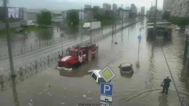 В Краснодаре улицу Московскую затопило, выпало 90 мм осадков