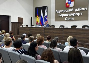 Константин Затулин обсудил с адлерцами нацпарк, ливневки и льготы