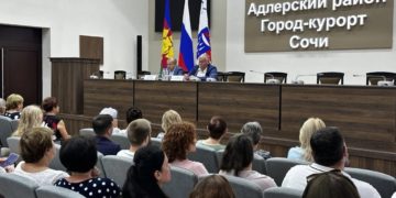 Константин Затулин обсудил с адлерцами нацпарк, ливневки и льготы