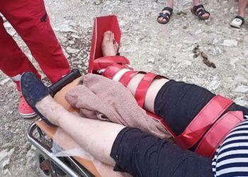 В Сочи женщина побежала за собакой и упала с пяти метров в реку