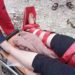 В Сочи женщина побежала за собакой и упала с пяти метров в реку