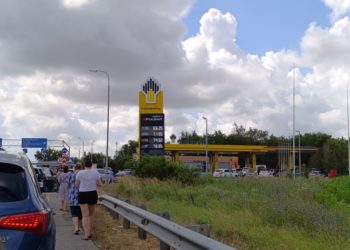 В Сочи утром 19 июля работают 50 АЗС, на 30 заправках введены лимиты топлива