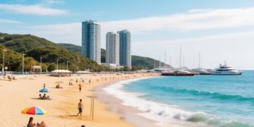 Житель Сочи рассказал, в какие часы море остается самым чистым для купания
