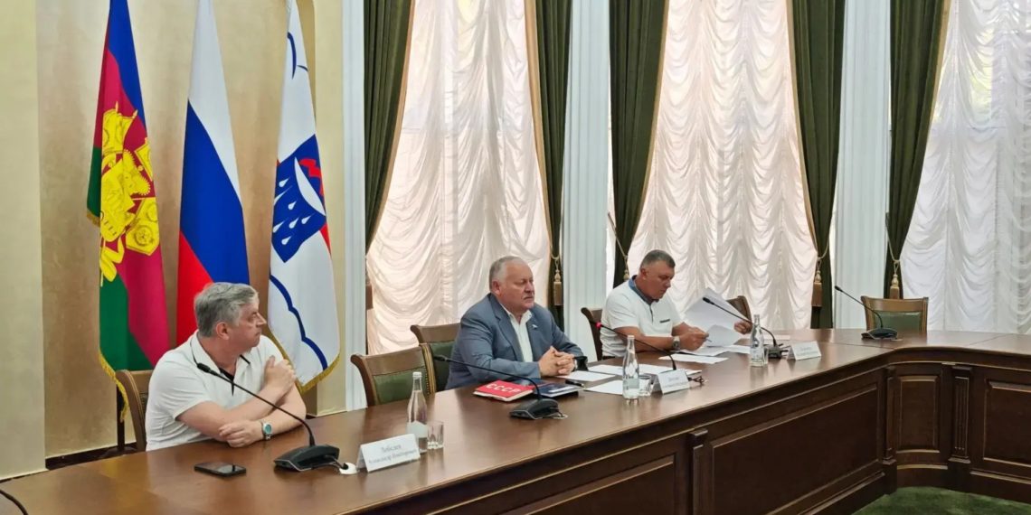 Константин Затулин провел совещание по проблеме парковок у медучреждений в Сочи