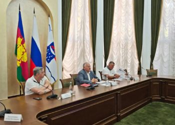 Константин Затулин провел совещание по проблеме парковок у медучреждений в Сочи