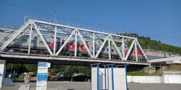 На Кубани пассажирский поезд насмерть сбил мужчину на перегоне Горячего Ключа