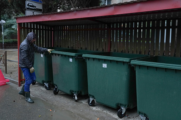 В Сочи собрали более 64 тысяч кубометров мусора за неделю