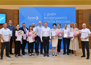 Мэр Прошунин поздравил коллектив сочинского аэропорта с Днем воздушного флота