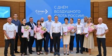 Мэр Прошунин поздравил коллектив сочинского аэропорта с Днем воздушного флота