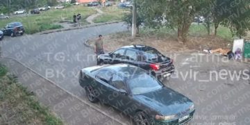 В Армавире двое неадекватных мужчин избили таксиста