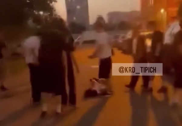 В Краснодаре подростки били ногами потерявшего сознание мальчика