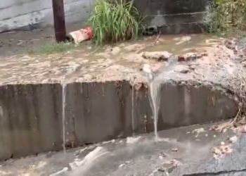 В Сочи фекалии третий день льются на дорогу