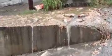 В Сочи фекалии третий день льются на дорогу