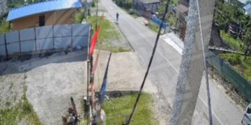 В Сочи неизвестные сорвали и бросили на землю военные флаги
