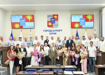 Лучшие строители Сочи получили награды из рук главы города в День строителя