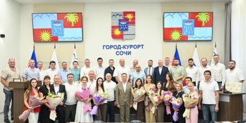Лучшие строители Сочи получили награды из рук главы города в День строителя