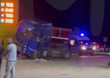 Фура протаранила очередь из машин на АЗС в Краснодарском крае