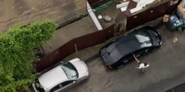 В Сочи пьяный приезжий искал телепорт и разгромил две иномарки