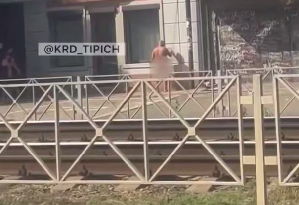 В Краснодаре голый мужчина с молотком напал на работника склада