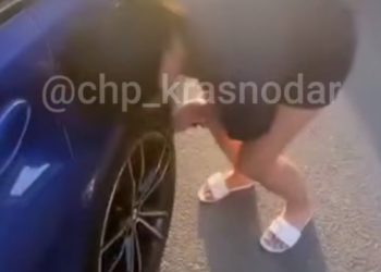 В Краснодаре женщина проколола колесо чужой машины