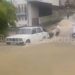 В Сочи поток воды затянул женщину под машину