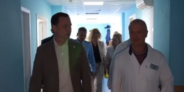 Прошунин навестил в больнице 16-летнего пострадавшего от атаки БЭК в Сочи