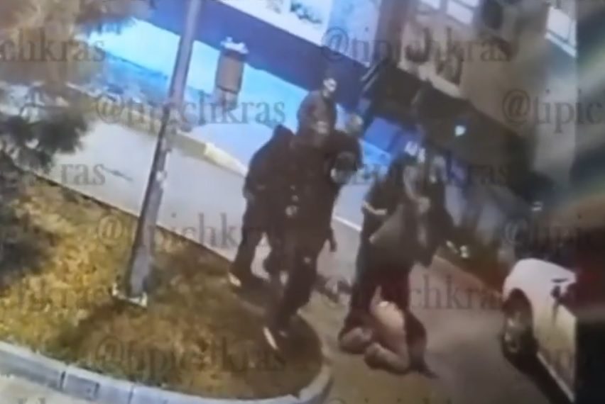 Полиция проводит проверку по факту жестокого избиения человека в Краснодаре