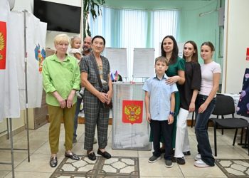Многодетная семья Иконниковых из Сочи проголосовала на выборах депутатов Госдумы