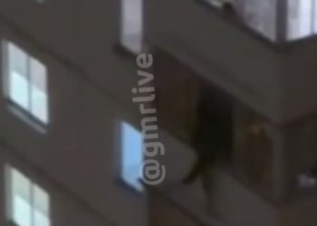 В Краснодаре мужчина пытался покинуть квартиру через балкон на седьмом этаже