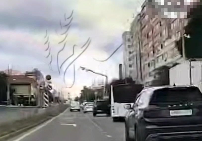 Дело — труба: в Краснодаре момент падения трубы котельной попал на видео