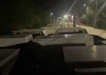 В Краснодаре подростки катались на крыше трамвая