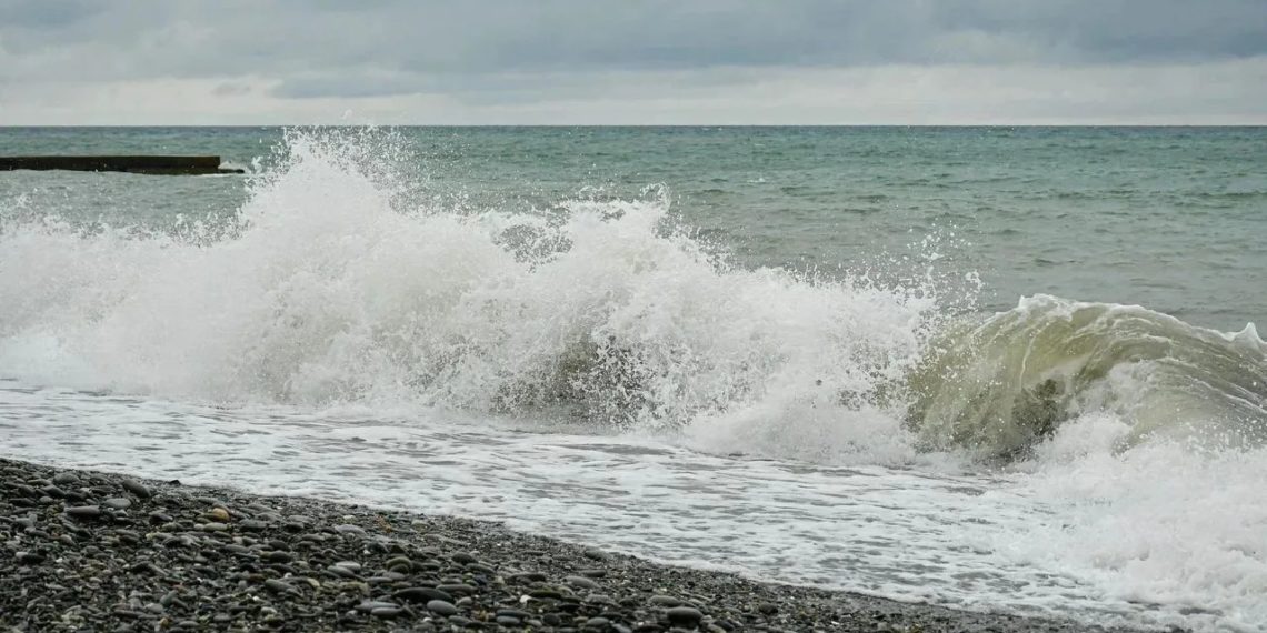 В Сочи ожидаются морские волны высотой до 1,8 метра 3 октября