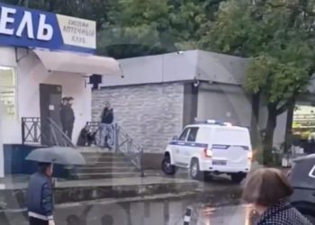 В Сочи неизвестный ударил ножом сотрудницу аптеки на улице Донской
