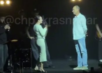 В Краснодаре девушка сделала предложение парню на концерте Басты