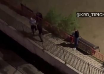 В Краснодаре один мужчина избил другого из-за курения на детской площадке