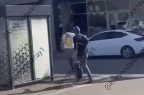 В Краснодаре мужчина применил баллончик против двух нападавших с ножом