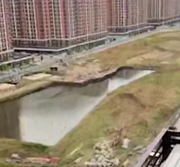 В краснодарском ЖК «Самолёт» появился водоём, но радоваться пока рано